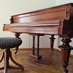 Heritage Park Royal Apartment *