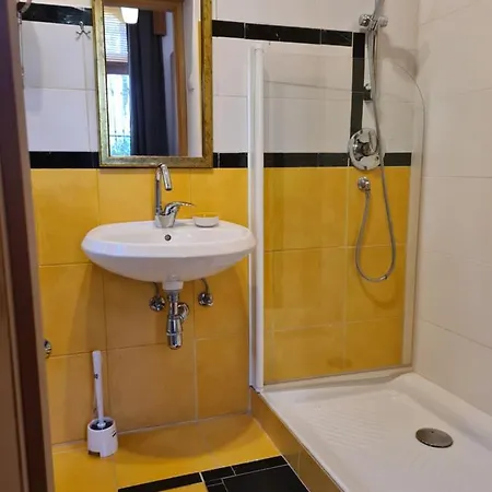 Heritage Park Royal 公寓 *