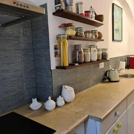 Heritage Park Royal 公寓 *