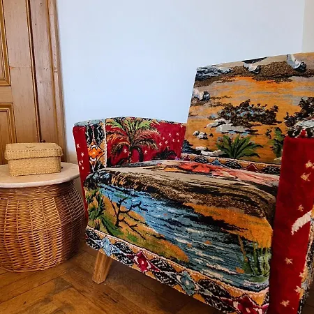 Heritage Park Royal 公寓