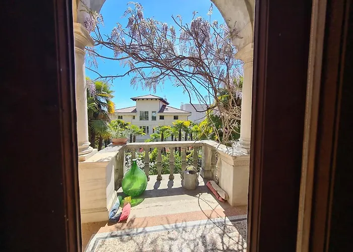 Heritage Park Royal Apartment *